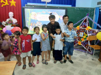 Tổ chức vui Tết trung thu cho con em giáo viên Trường THCS Mỹ Thạnh